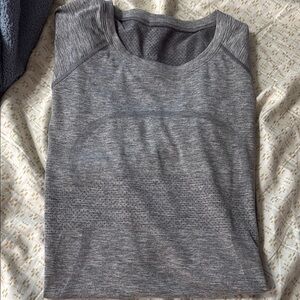 Lululemon Athletica Gray Short Sleeve T-Shirt
